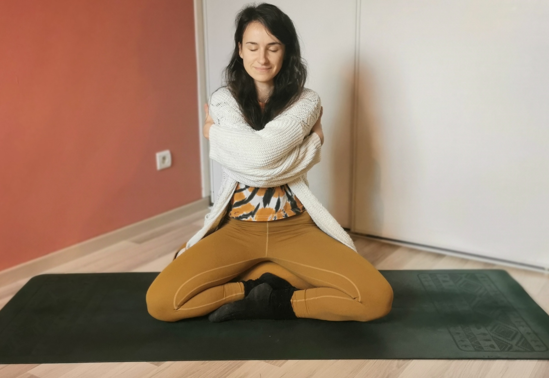 Yoga doux réconfortant comme un chocolat chaud